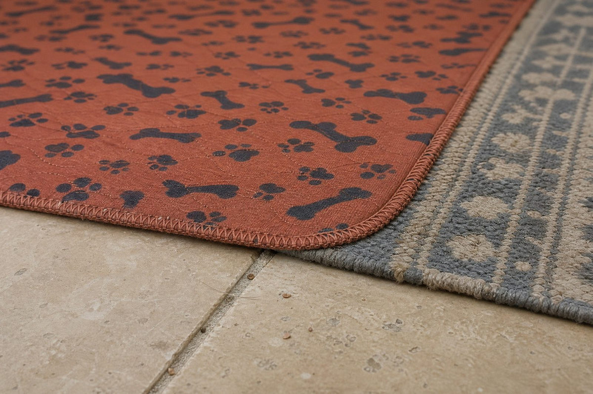 Close view of a pee pad's edge where it crosses from 